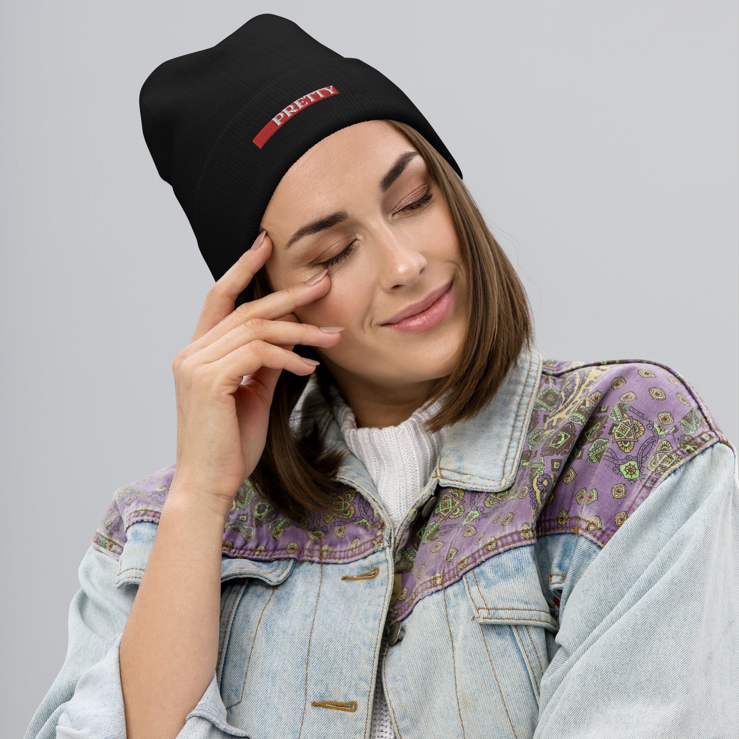 PRETTY LINE EMBROIDERED BEANIE